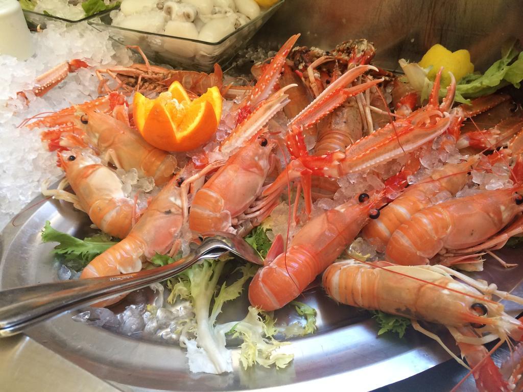 鲜花庭院客房酒店 特拉尼 外观 照片